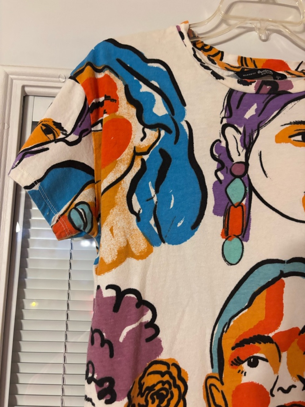 Artistic Faces Short Sleeve Tee - Picture 8 of 9
